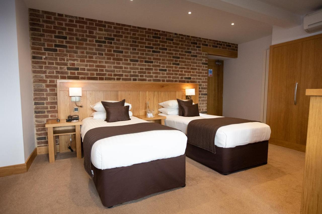 Tewinbury Farm Hotel Extérieur photo