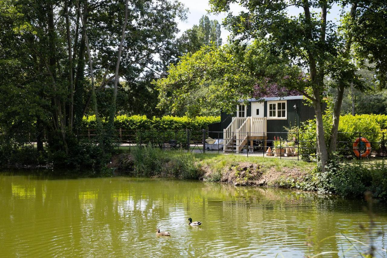 Tewinbury Farm Hotel Extérieur photo